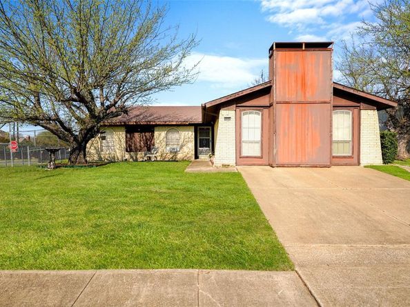 5202  Chestnut Place , Garland Texas 75043