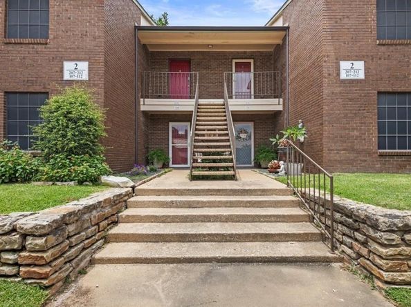 2505  Wedglea Drive  109, Dallas Texas 75211