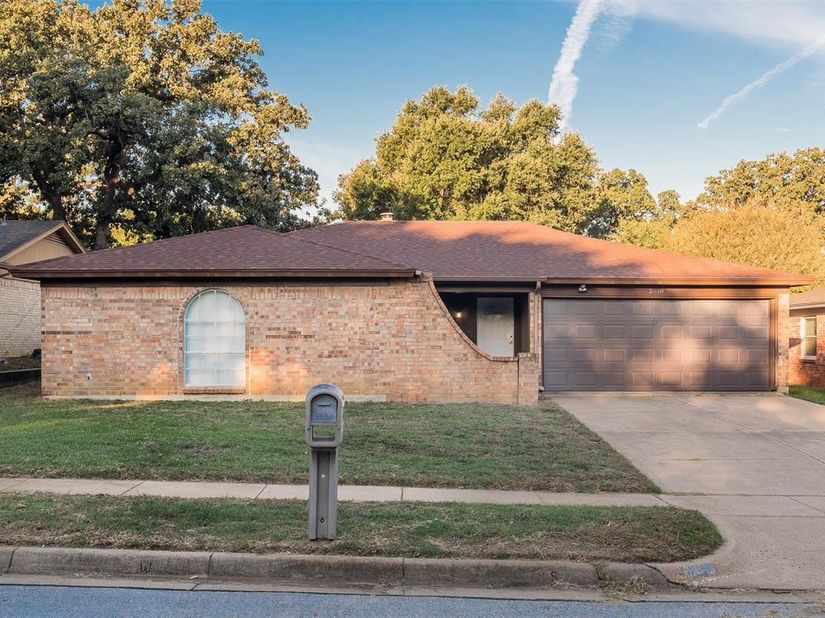 2618  Colleen Drive , Arlington Texas 76016