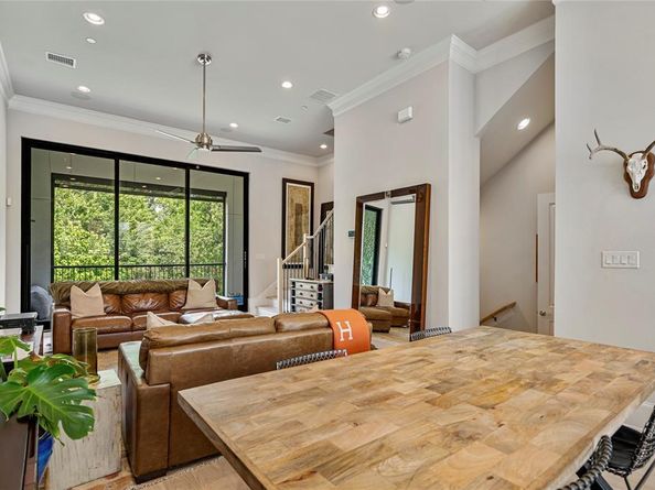 2157  Wenge Lane , Dallas Texas 75219