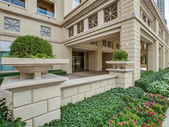 2300  Wolf Street  10D, Dallas Texas 75201