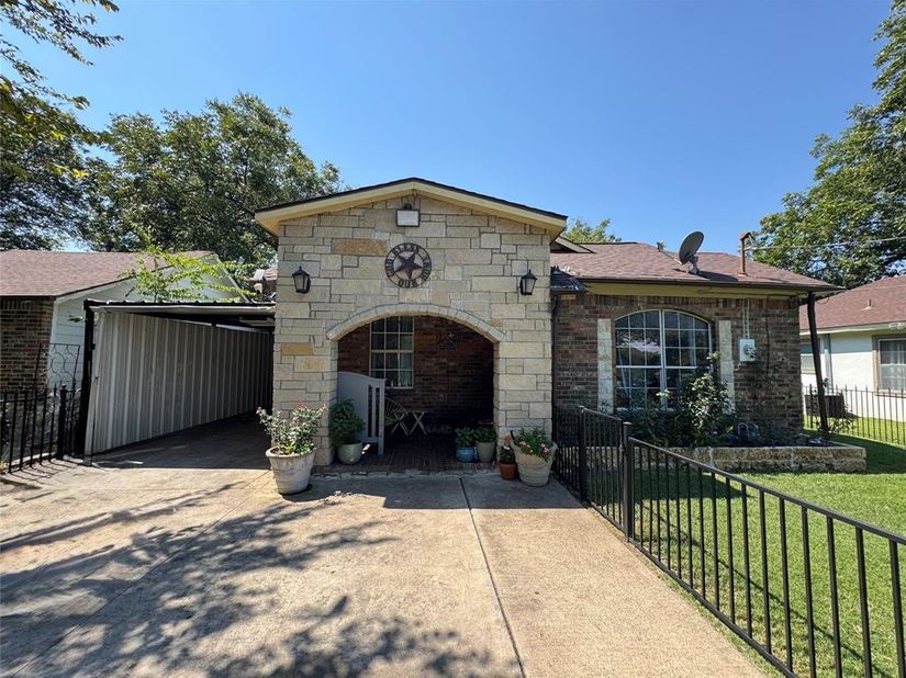 407 S Garrett Avenue , Dallas Texas 75223