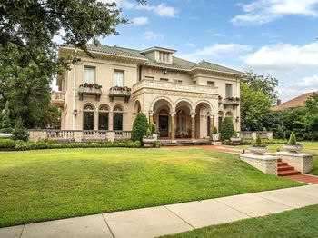 1001  Elizabeth Boulevard 