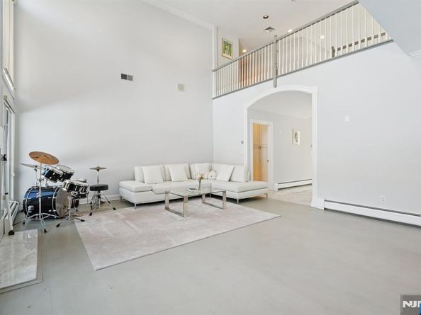 32 Laurie Drive, Englewood Cliffs NJ 07632