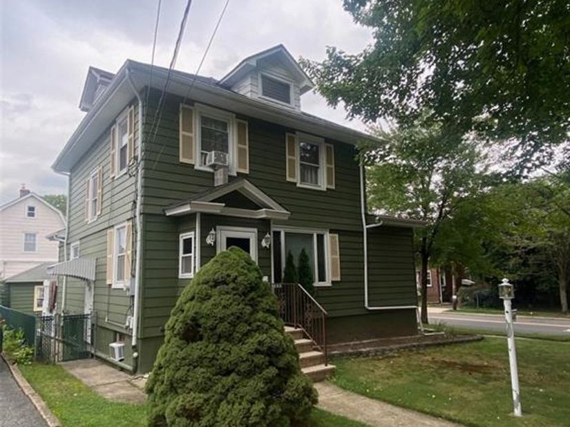 883 Ray Avenue, Ridgefield NJ 07657