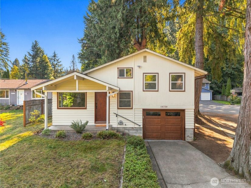 18709 Ballinger Way NE, Lake Forest Park WA 98155