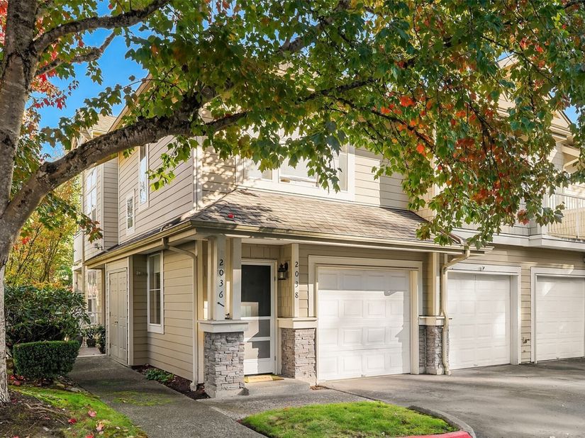 2038 Newport Way NW 113, Issaquah WA 98027