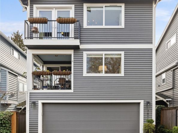 3414 33rd Avenue SW, Seattle WA 98126