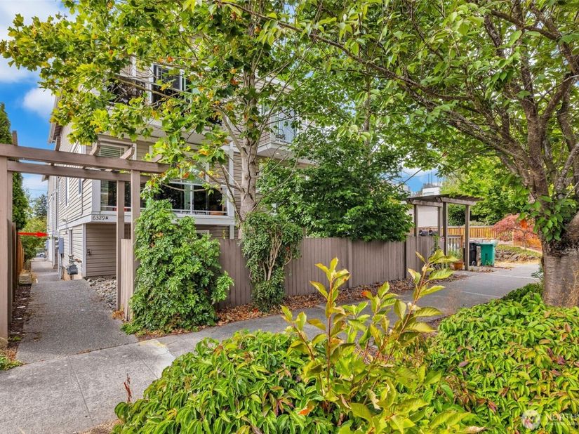 6331 42nd Avenue SW A, Seattle WA 98136