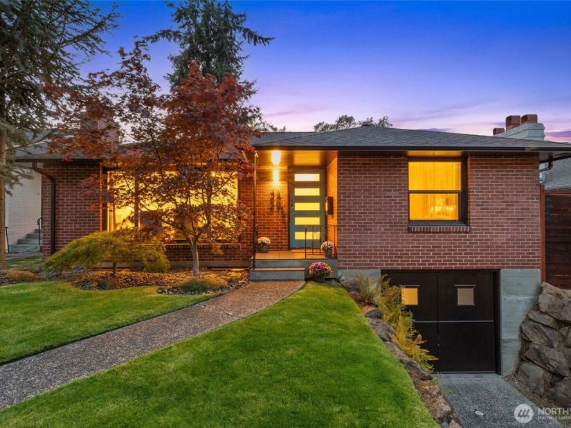 3429 40th Avenue W, Seattle WA 98199