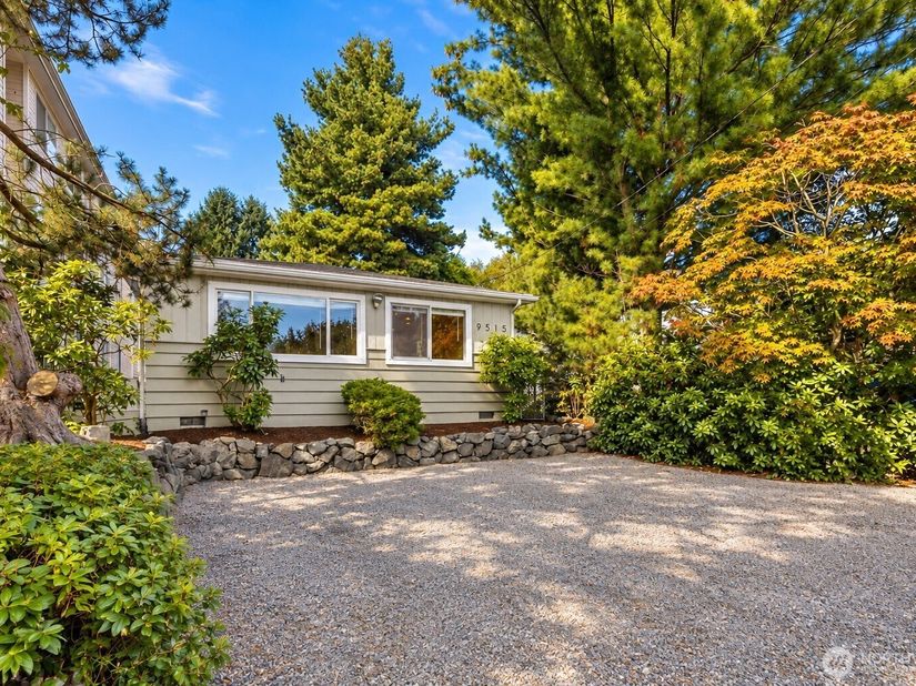 9515 Linden Avenue N, Seattle WA 98103