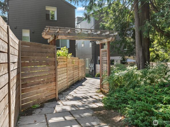 11824 31st Place NE, Seattle WA 98125