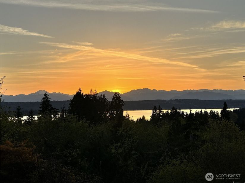 144 NE Clearview Lane, Bremerton WA 98310