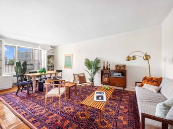 60 Plaza Street E