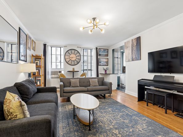 333 West 56th Street 9L, New York NY 10019