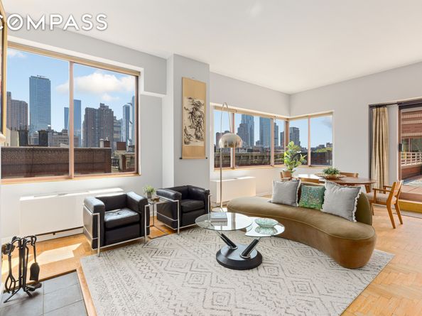 393 West 49th Street 5C, New York NY 10019