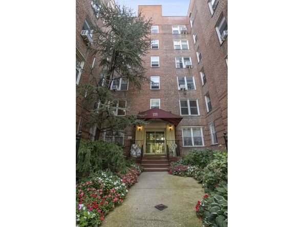 221 Mcdonald Avenue 3A, Brooklyn NY 11218