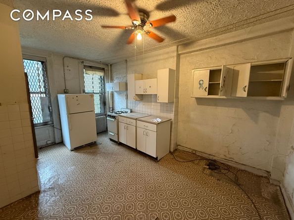 320 West 47th Street 4W, New York NY 10036