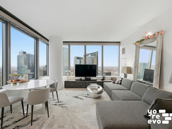 3 Court Square 4308, Queens NY 11101