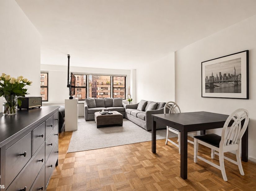 345 East 52nd Street 9A, New York NY 10022