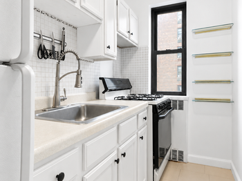 90 Park Terrace E