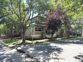 1202 Della Street