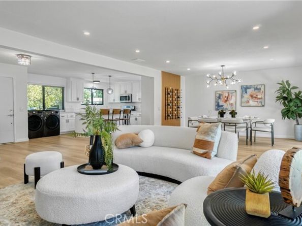 8400 Chimineas Avenue, Northridge (los Angeles) CA 91325