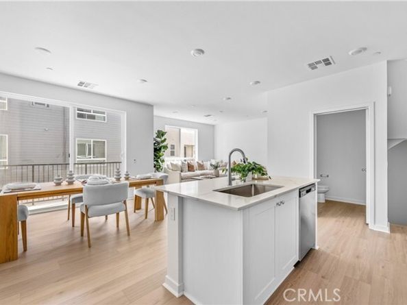 9423 N Sepulveda Blvd. 3, North Hills (los Angeles) CA 91343