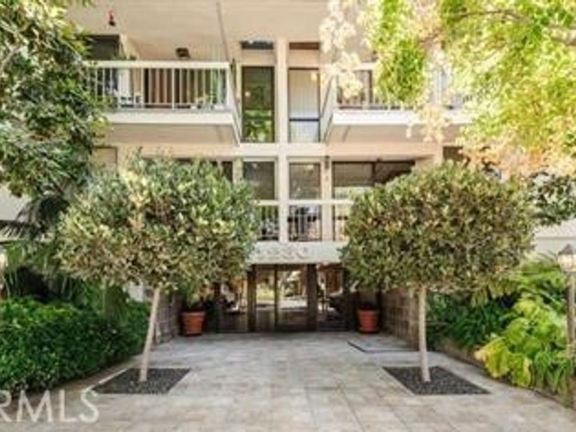 1230 N Sweetzer Avenue 114, West Hollywood CA 90069