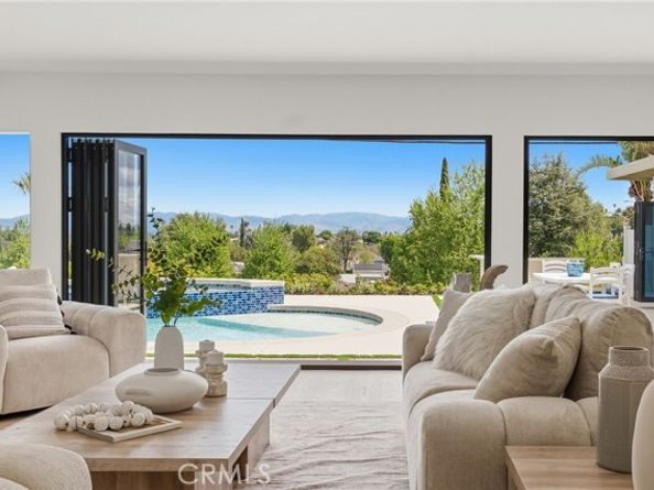 23925 Crosson Drive, Woodland Hills (los Angeles) CA 91367