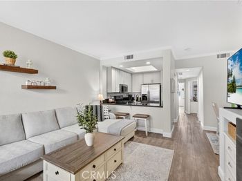 1027 S Stresa