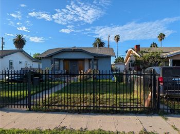 1438 W 70th