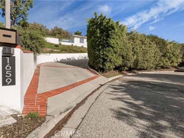 1659 Puebla, Glendale CA 91207