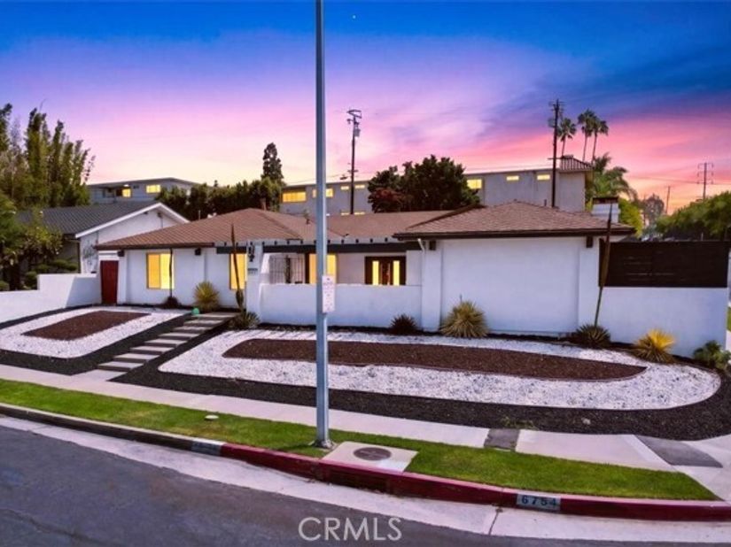6754 S Garth, Los Angeles CA 90056