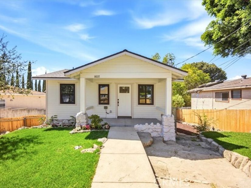 10237 Silverton, Tujunga (los Angeles) CA 91042