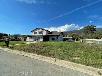 9086 Hillside