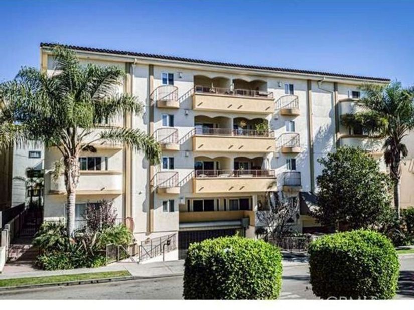 1828 Glendon Avenue, Los Angeles CA 90025