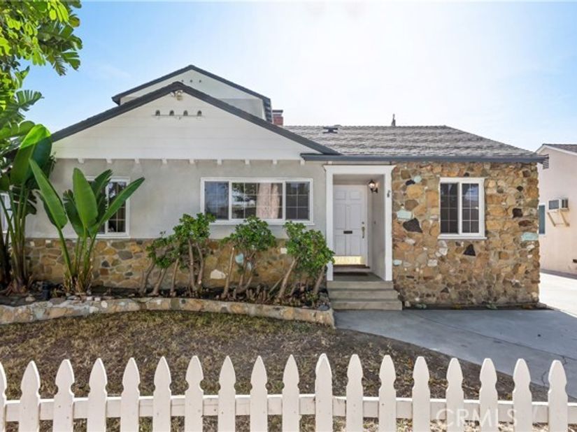 3672 Hackett, Long Beach CA 90808