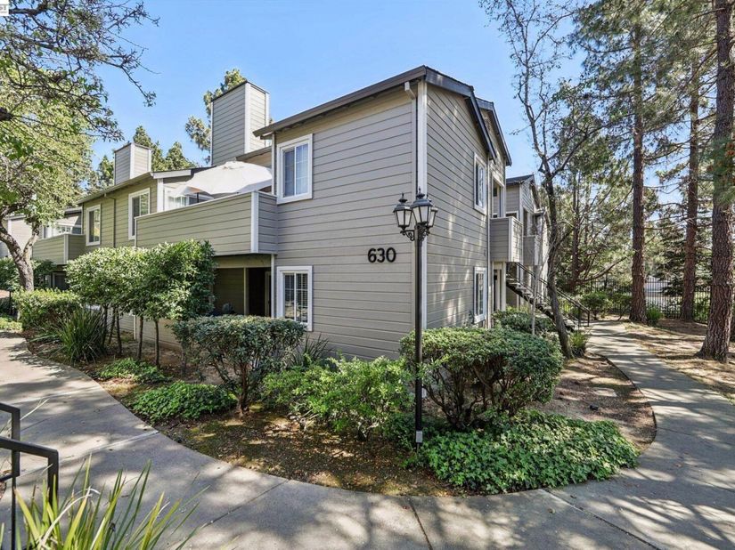 630 Canyon Oaks Drive D, Oakland CA 94605