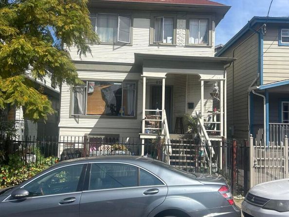670 32nd st, Oakland CA 94609
