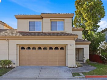906 Vista Pointe Dr