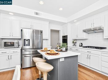 202 Promenade Ln