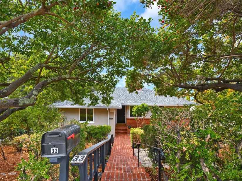 33 Buckeye Ave, Oakland CA 94618