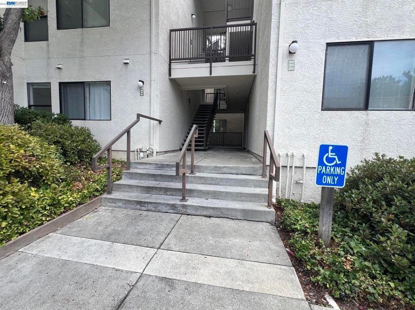 21239 Gary Dr 202E, Hayward CA 94546