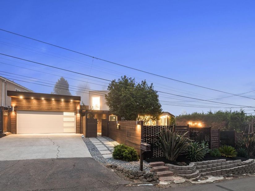 5800 Saint Paul Ct, Oakland CA 94618