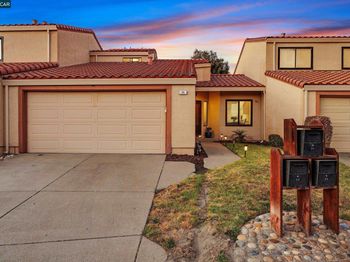 35 Sapphire Ct