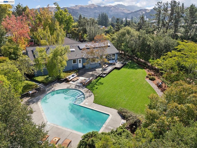 68 Lambeth Sq, Moraga CA 94556