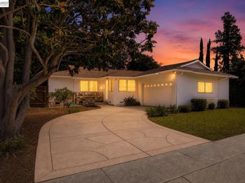 3436 Thunderbird Dr