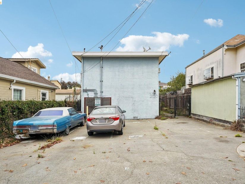 2120 E 22Nd St, Oakland CA 94606