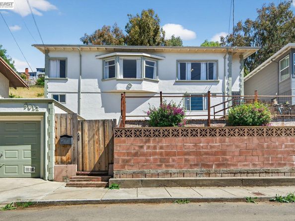 9012 Burr St, Oakland CA 94605